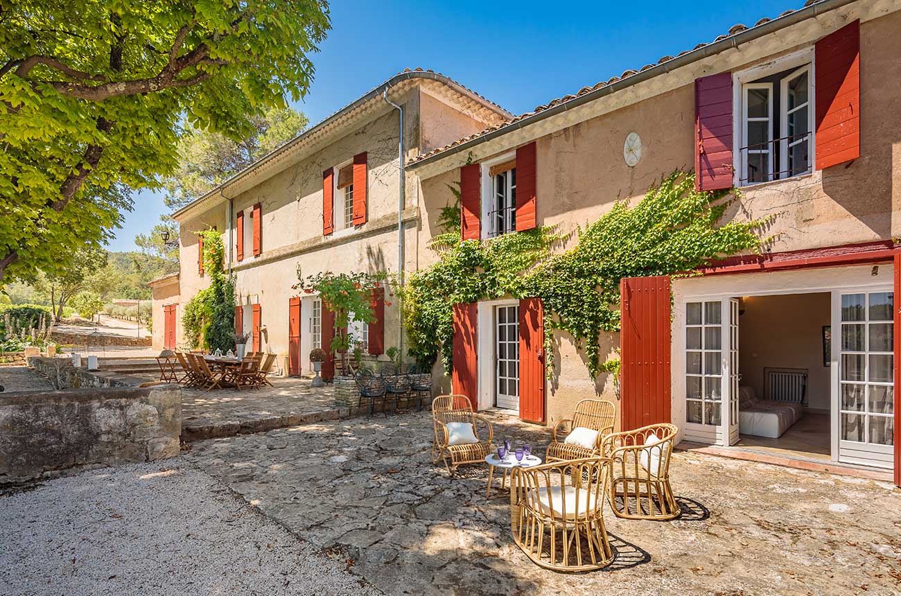aix-en-provence farmhouse and vineyard listed by Christie's