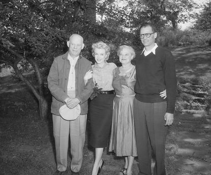 1956: Meeting the parents