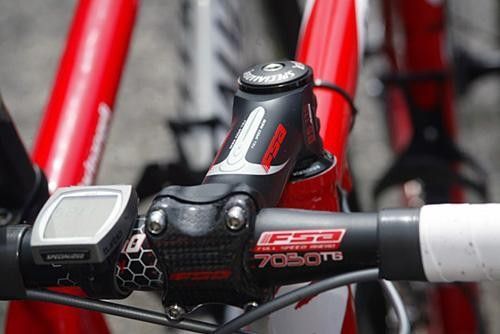 A closr look at the FSA bar/stem combo