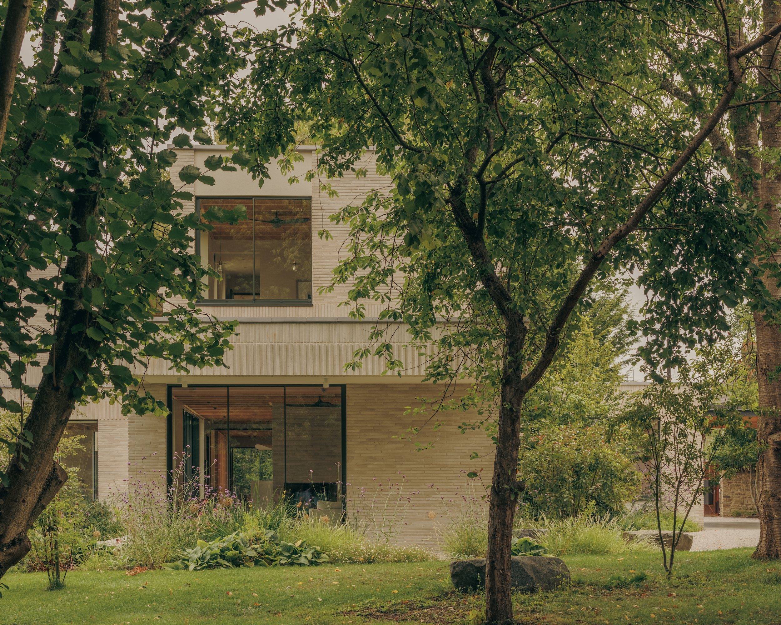 Skylark by House of EM, a minimalist riverside home in the leafy countryside