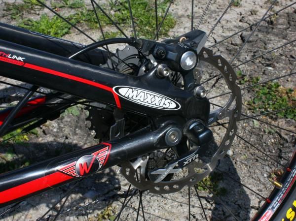 The XTR disc brake caliper is attached with titanium bolts from Wheels Manufacturing.