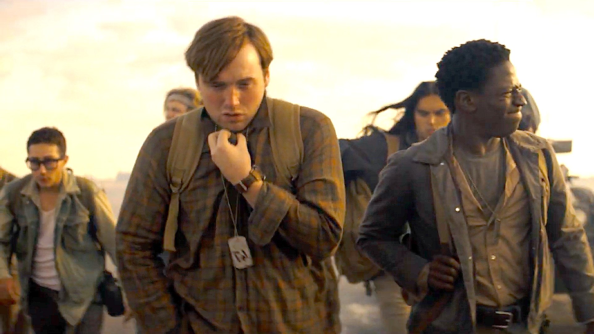 Cooper Hoffman as Ray Garraty and David Jonsson as Peter McVries in The Long Walk