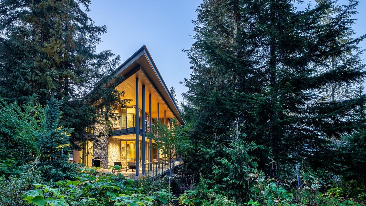 modern british columbia house Trail&#039;s Edge House by Openspace Architecture