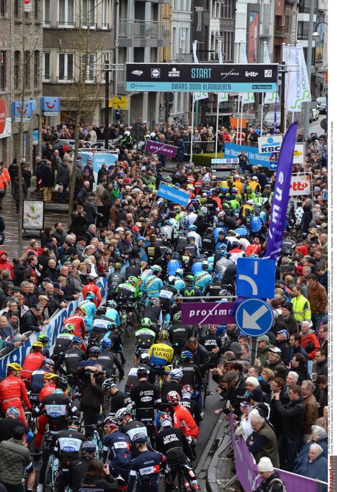 Riders await the start of the 2014 Dwars door Vlaanderen