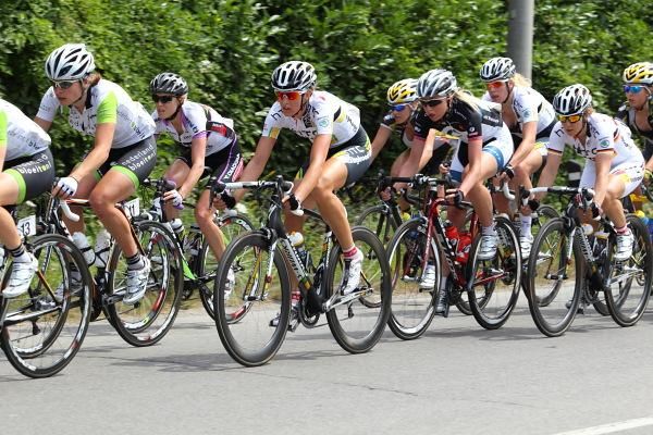 Alison Stacher (HTC-Highroad) sits in the bunch behind Sarah D