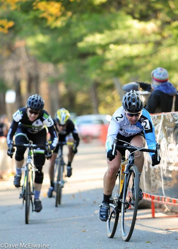 Laura Van Gilder (Mellow Mushroom Pizza) sprints for second place