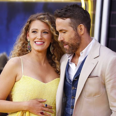 Yellow, Event, Fashion, Forehead, Interaction, Smile, Suit, Fun, Formal wear, Premiere, 
