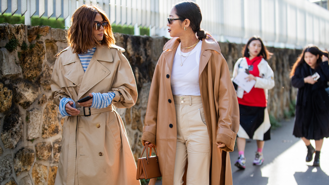 Outfit Sandwiching: two influencers wearing the style hack during fashion week