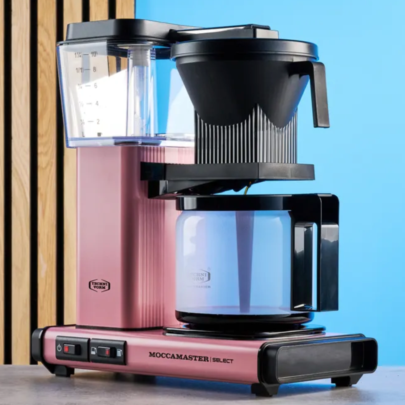 the technivorm moccamaster kgbv select in pink photographed against the blue tom's guide background