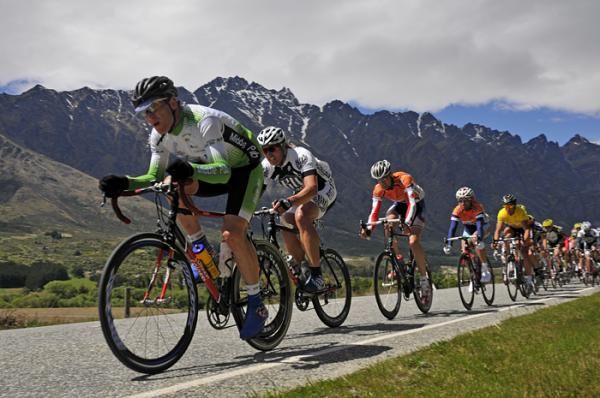 The peloton is at full speed as it passes in front of the Remarkables