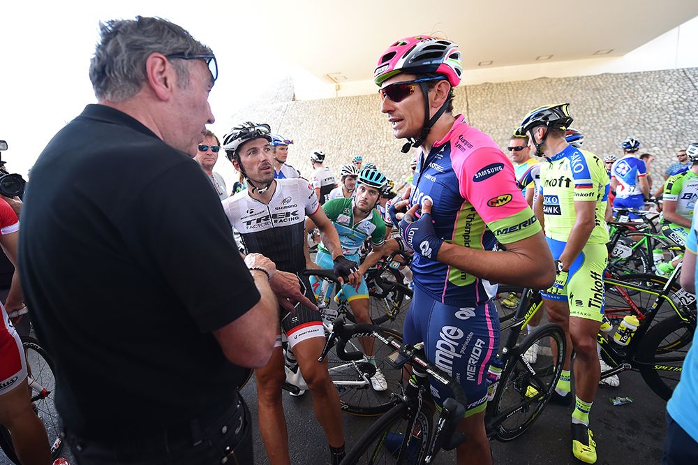 Filippo Pozzato explains the riders' point of view to Eddy Merckx at the Tour of Oman.