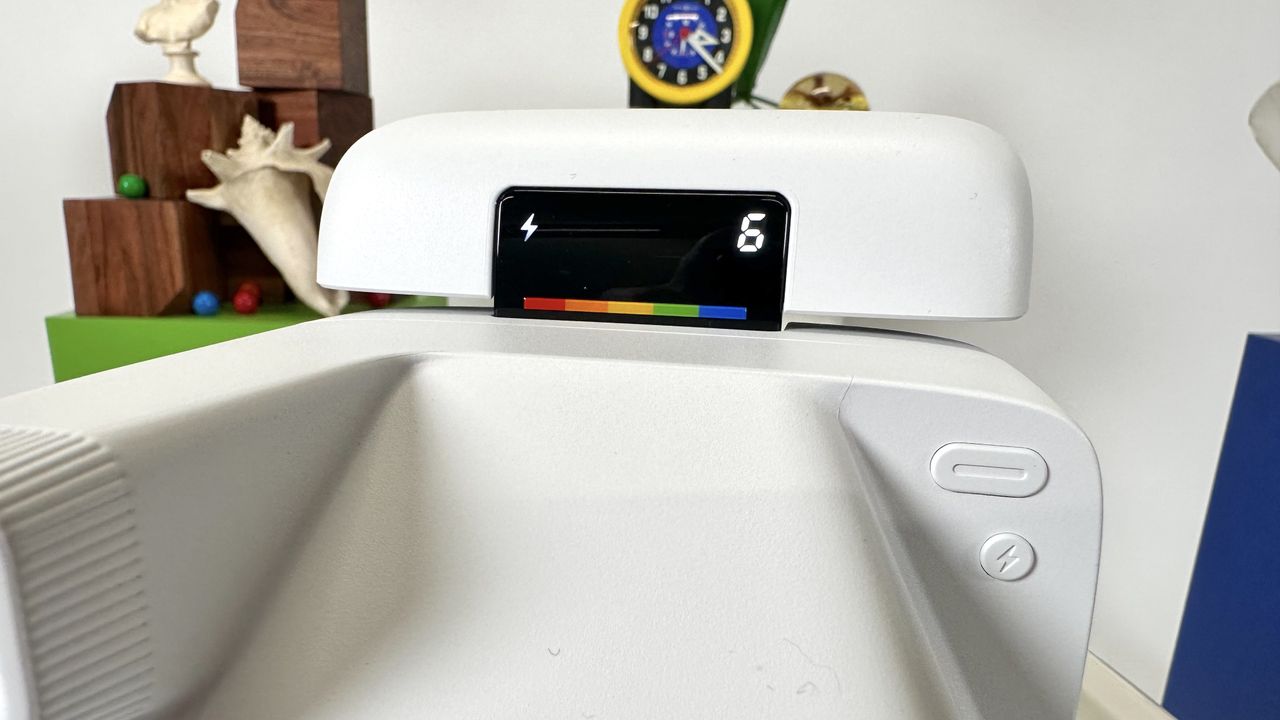Polaroid Flip display