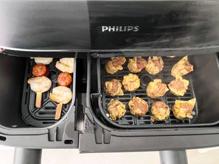 Steamed dumplings and air-fried skewers in the Philips 5000 Series Dual Basket Air Fryer XXL Steam drawers