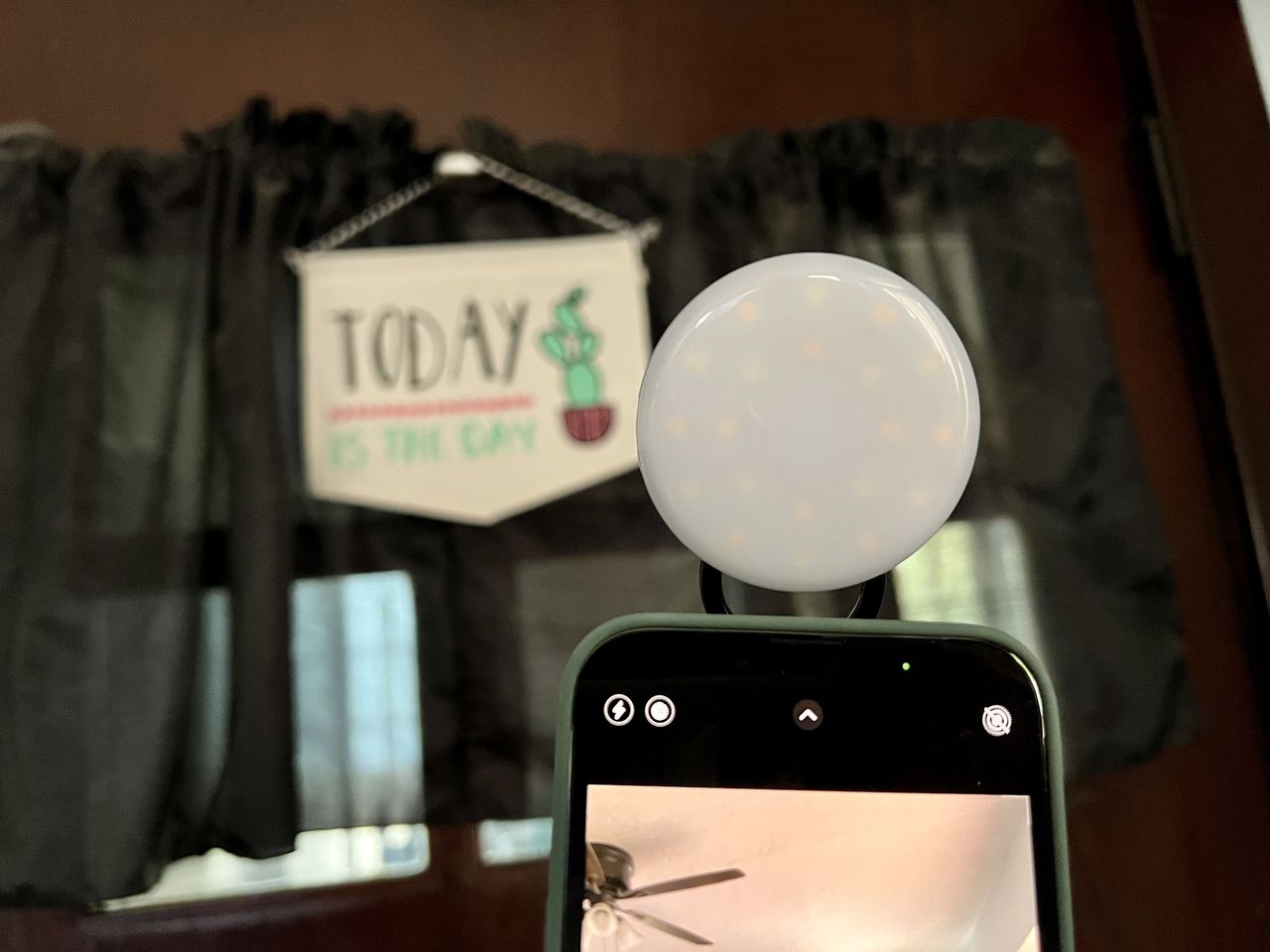 Sonix Maglink Pop Up Selfie Light Top