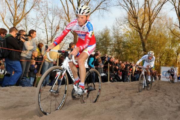 Kevin Pauwels carves a line through the sand