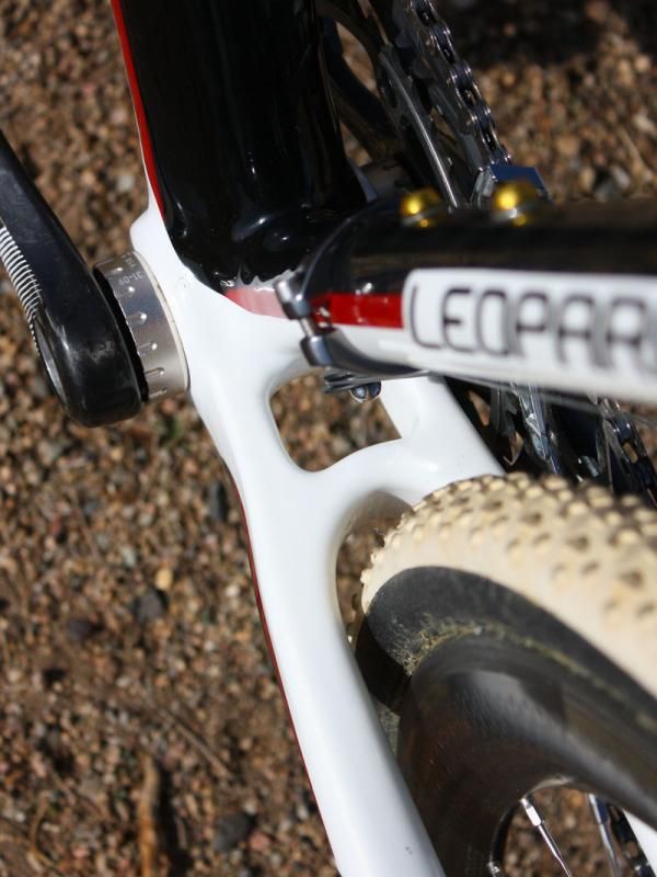 Tire clearance is fairly tight at the chain stays but at least there isn't much of a shelf to collect mud.