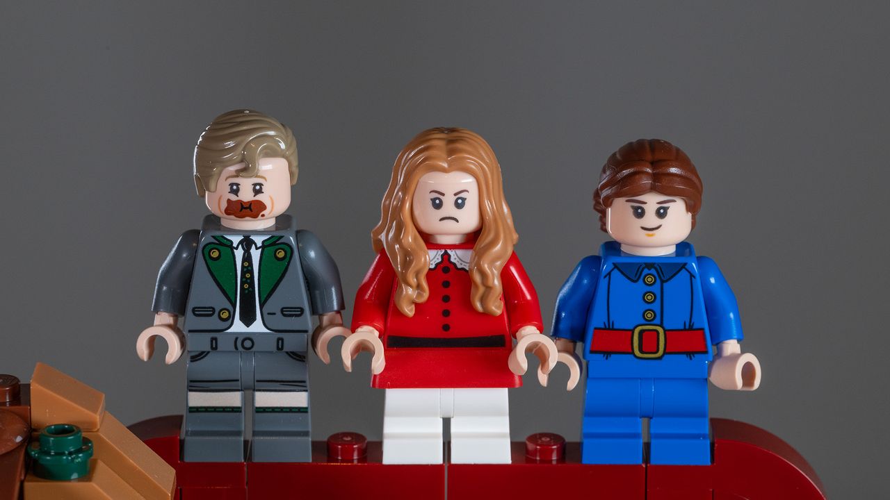 Lego Ideas Willy Wonka &amp; the Chocolate Factory (21360) set Minifigures: Augustus, Veruca, and Violet.