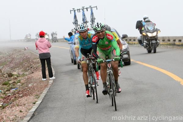 Mirsamad leads Nepomnyachshiy on the final climb