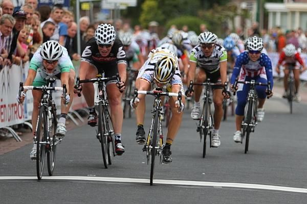 Ina Yoko Teutenberg (HTC - Columbia Women) wins the first stage of the Holland Ladies Tour from Marianne Vos (Nederland Bloeit) and Kirsten Wild (Cervelo Test Team).