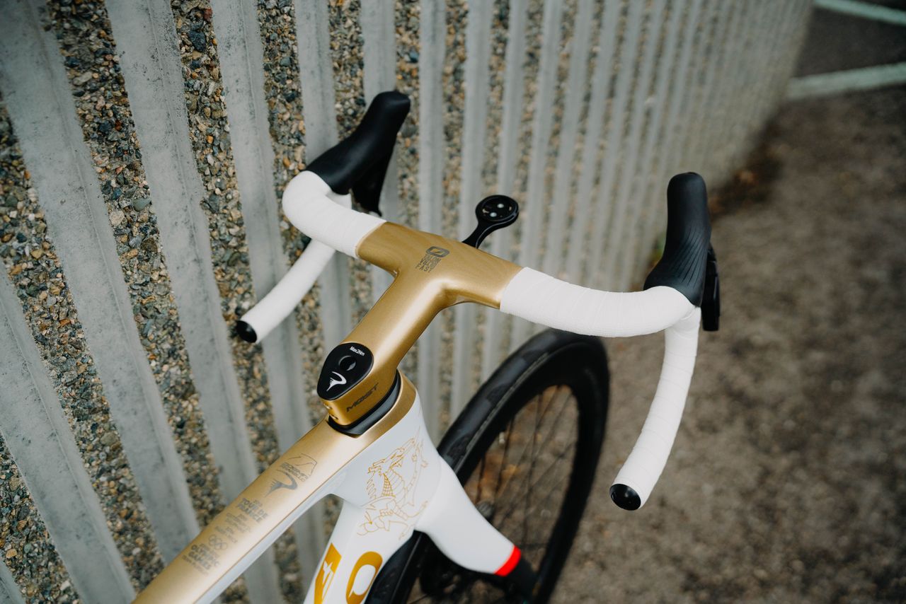 Various images of Geraint Thomas' special edition Ineos Grenadiers Pinarello Dogma