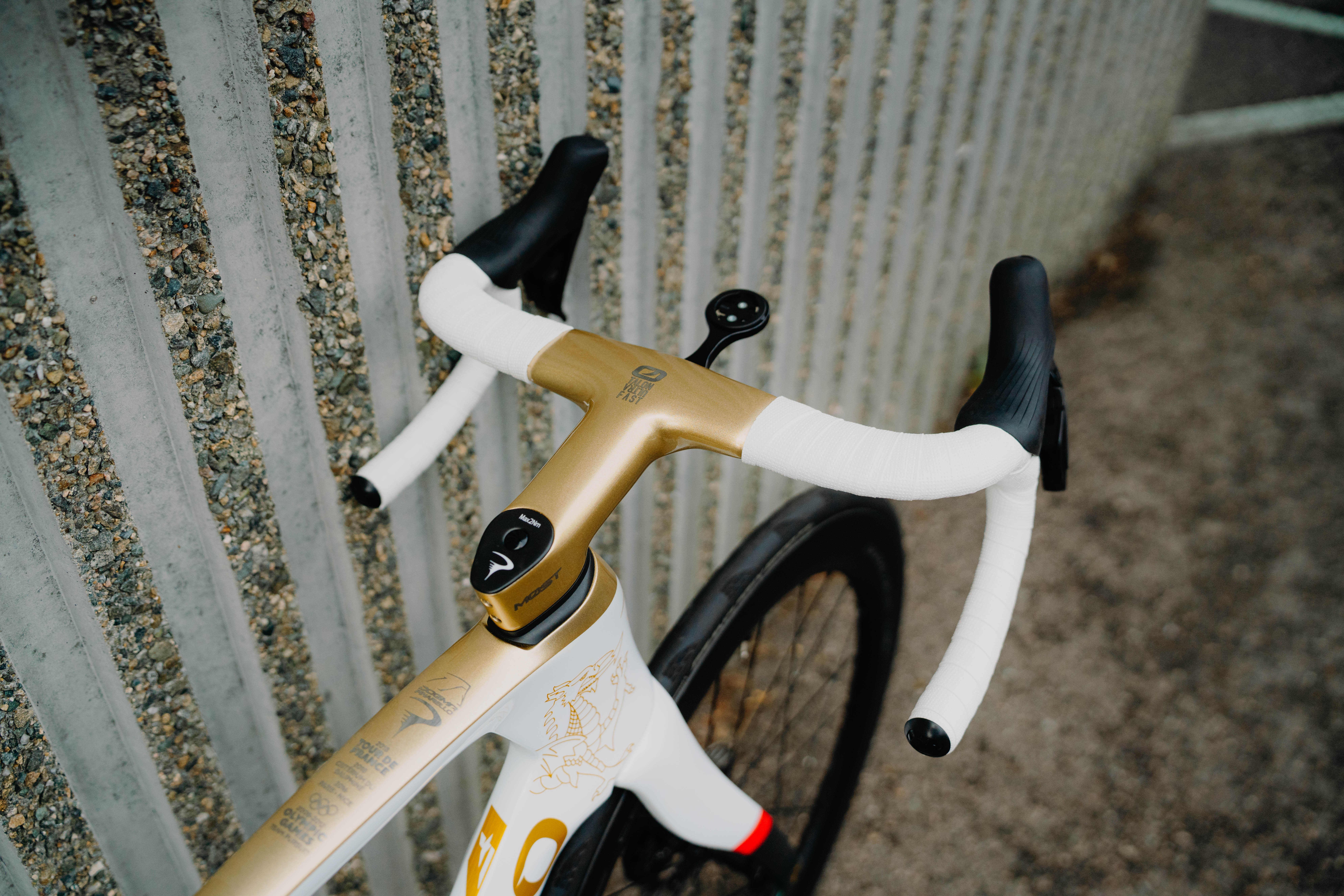 Various images of Geraint Thomas' special edition Ineos Grenadiers Pinarello Dogma