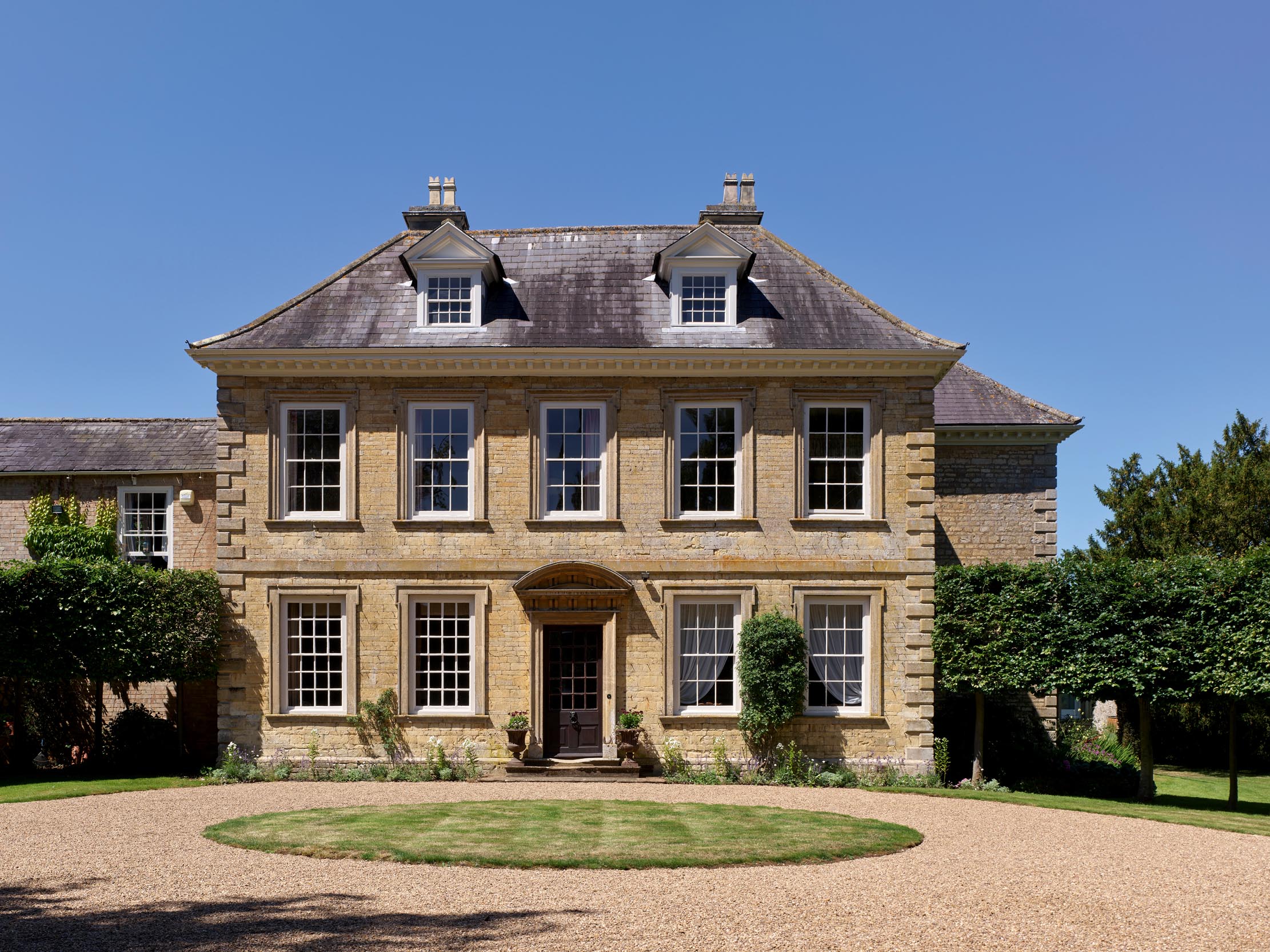 Fig 1: A deeply English vision: the main front of Fulbeck House, from about 1700. Fulbeck House, Lincolnshire. ©Paul Highnam for Country Life.