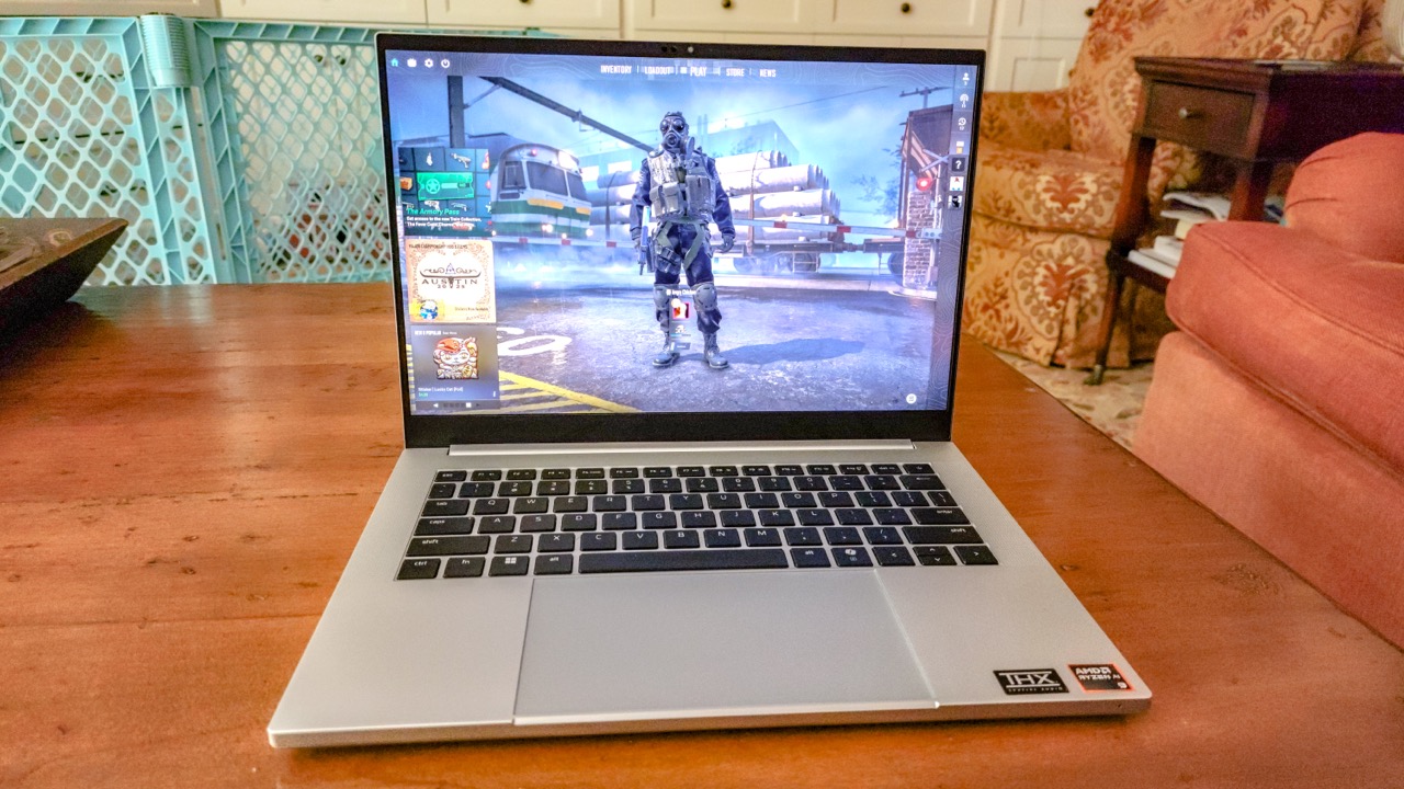 Razer Blade 14 (2025) with CS:GO 2