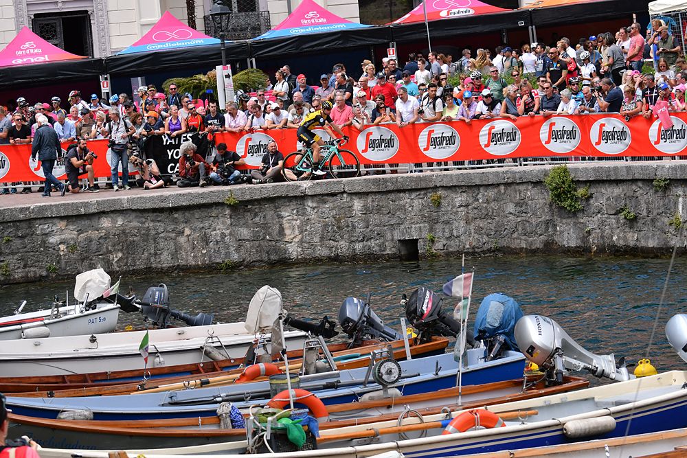 The crowds are out for stage 17 of the Giro d'Italia