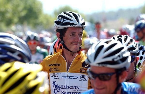 Roberto Heras (Liberty Seguros) smiling at the start