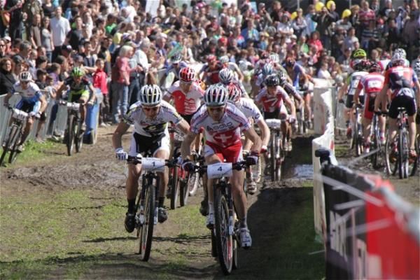 The start of the elite men's race in Solothurn