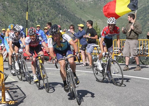 Lance Armstrong (Astana) at the head of a chasing group in Tour de France stage seven