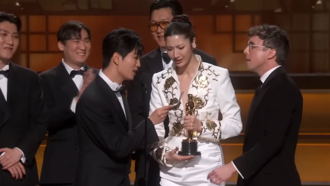 The songwriters of "Golden" getting cut off by the band at the Oscars.