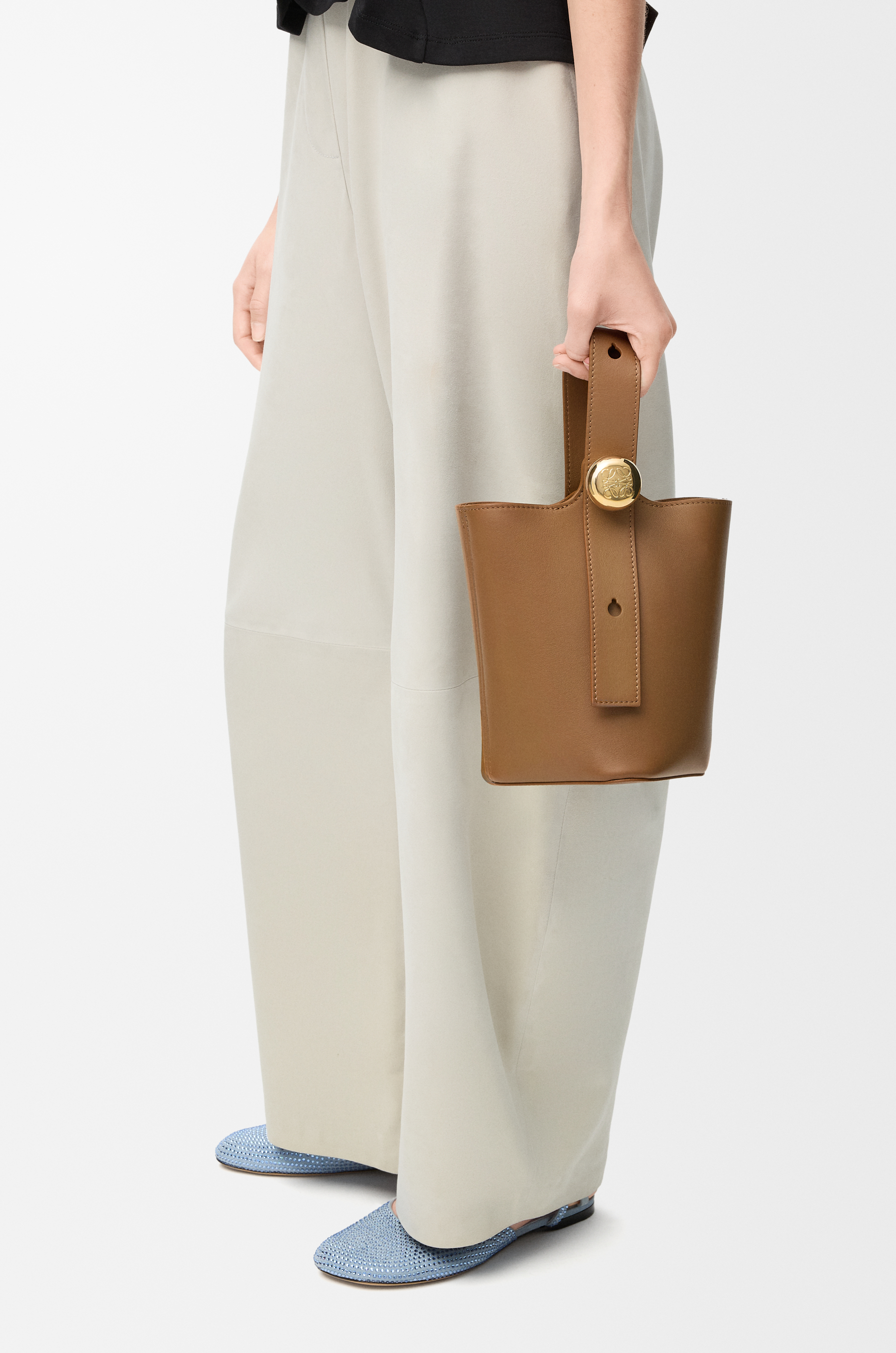 loewe, Mini Pebble bucket bag
