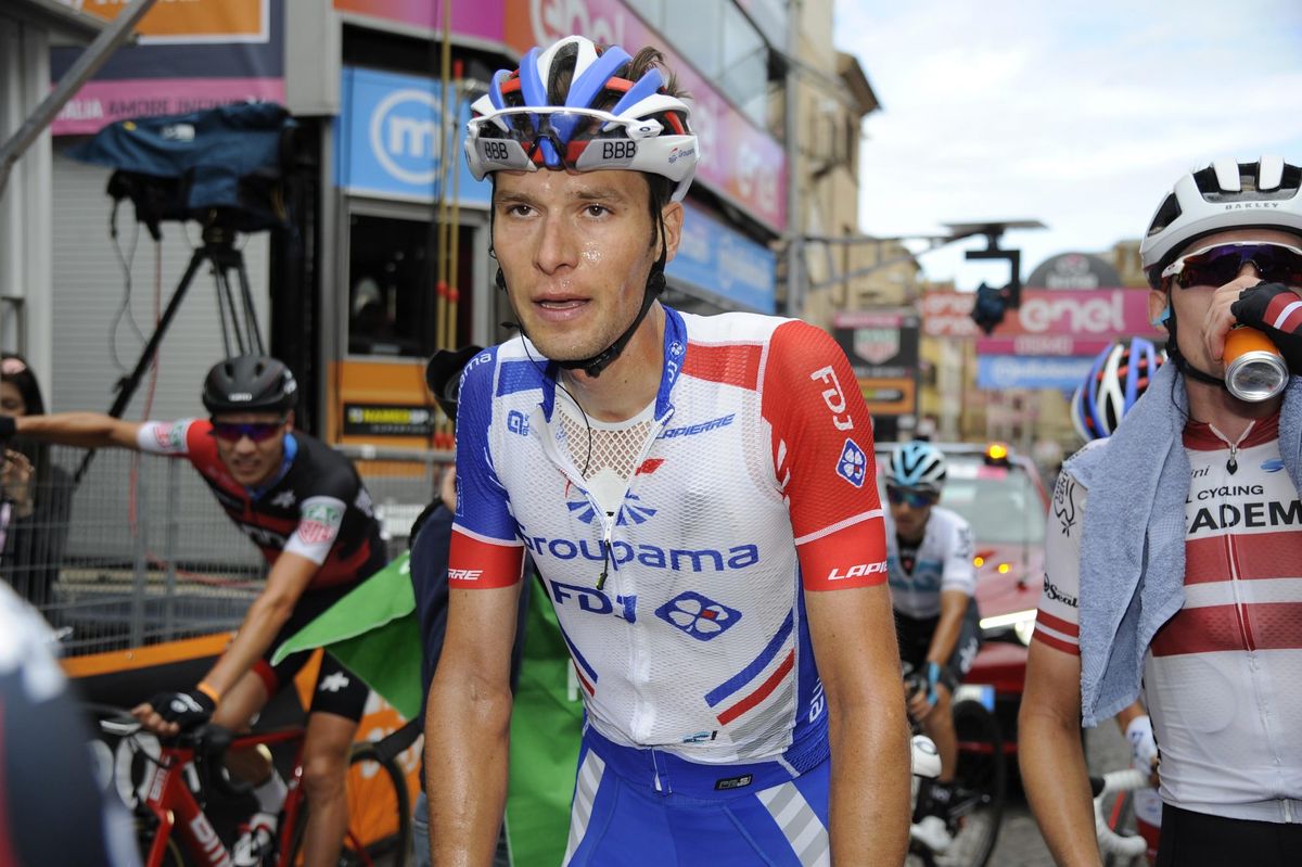 Допинг велоспорт. Допинг в велоспорте. Английский велогонщик и допинг. Фильм про допинг в велоспорте. How Blood doping poses Dangers to amateur cyclists.