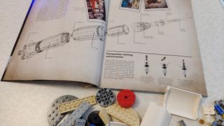 Building instruction for Lego NASA Apollo Saturn V