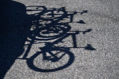 Cycling shadow