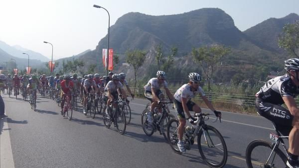 HTC-Highroad lead the peloton.