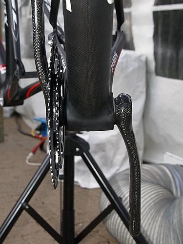 The BB30 shell is also just 68mm wide and since the bearings are contained within, pedal stance widths can be brought back down.
