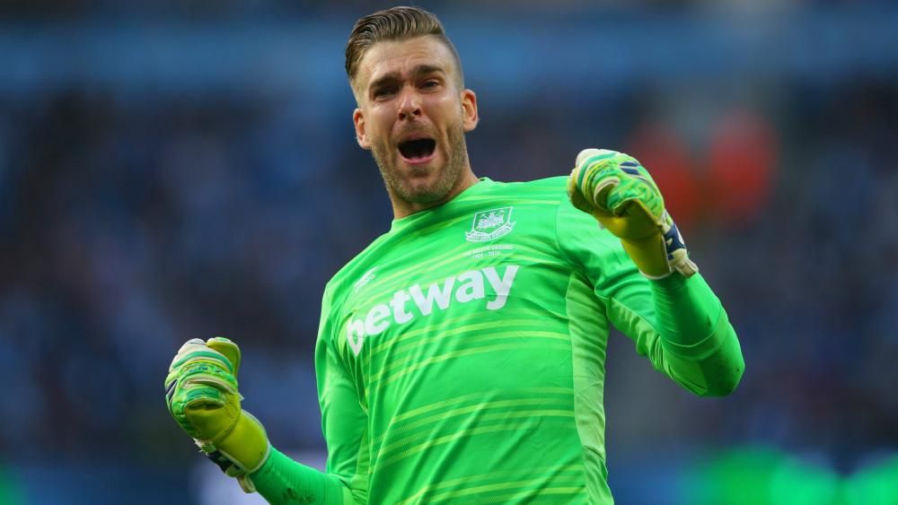 Adrian signs new two-year West Ham deal | FourFourTwo