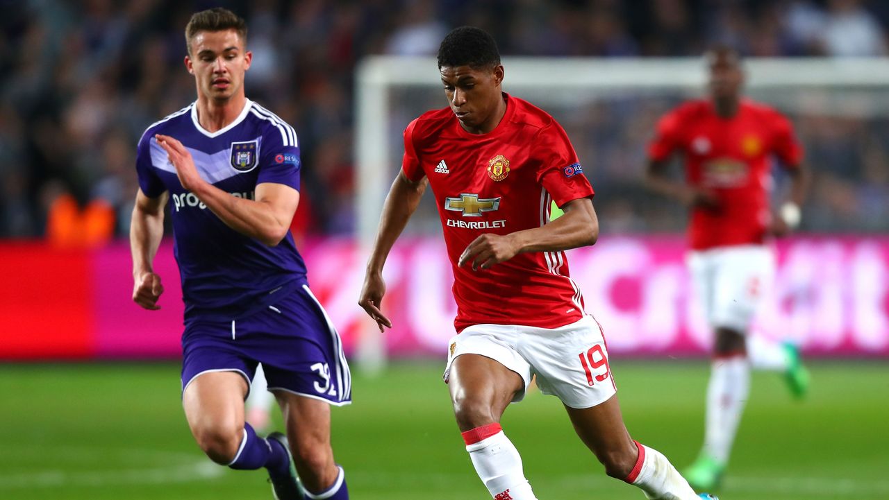 Leander Dendoncker chases Marcus Rashford