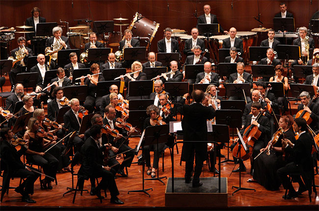 Orchestra, music and wine