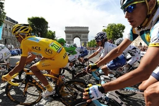 Alberto Contador (Astana) swings around the bottom corner