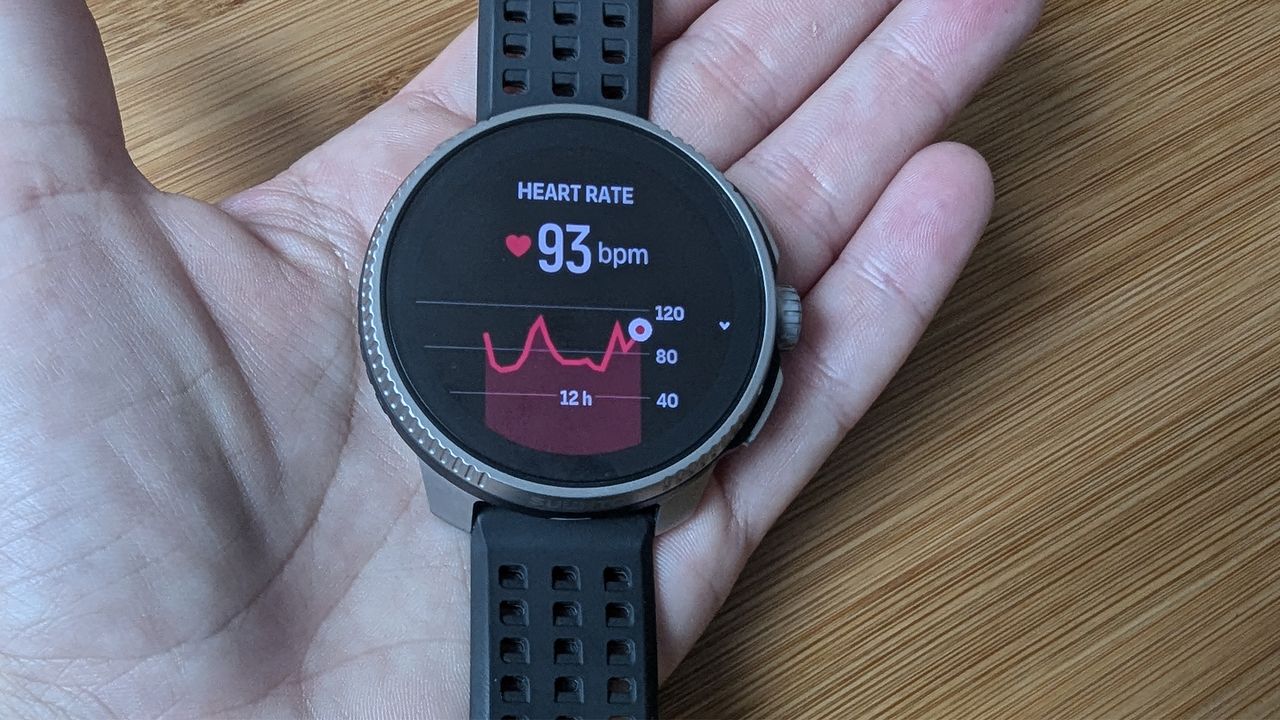 Suunto Race in the hand of the reviewer