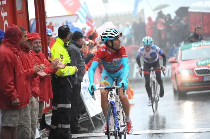 Vincenzo Nibali (Astana) jumped away from Chris Horner (RadioShack Leopard) in the stage 14 finale to finish in second place