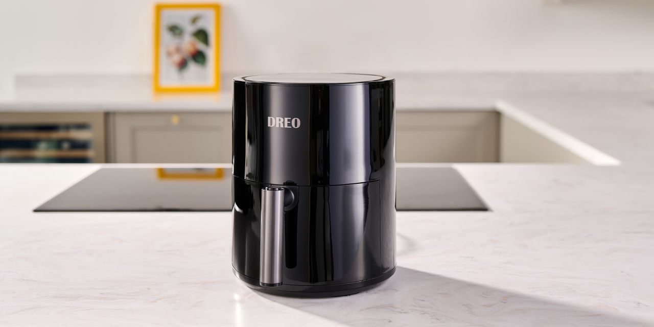 Image of Dreo air fryer on countertop