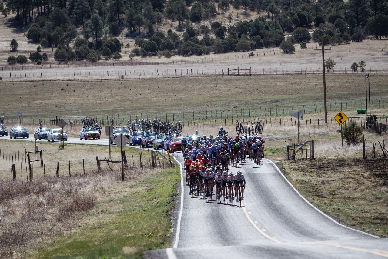 The peloton makes up some time on the flats
