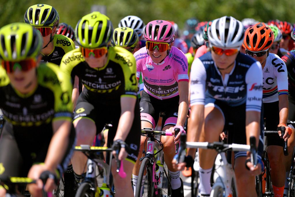 Annemiek van Vleuten in the bunch on stage 10