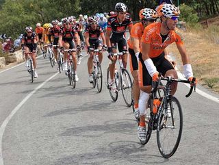 Euskaltel-Euskadi and Caisse d'Epargne at the front.