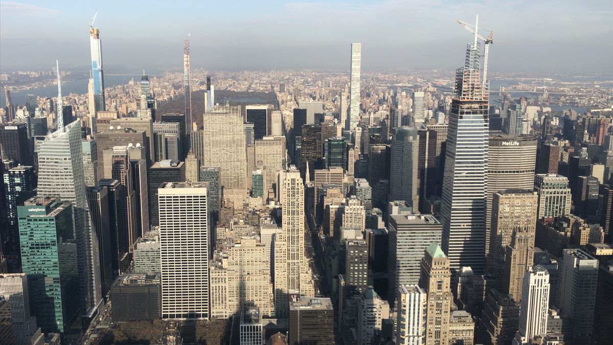 AV integrator Diversified and creative digital studio Squint/Opera added to the renovation of the Empire State Building&#039;s observatories with the addition of tech-driven features that enrich the vertical adventure and guide the rest of one’s stay in New York.