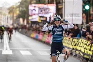 Ruth Winder wins stage 1 at Setmana Ciclista Valenciana